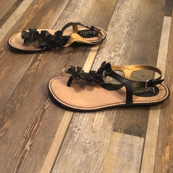 Used.  Sandals w/ adjustable buckle. - Picture 3 of 14